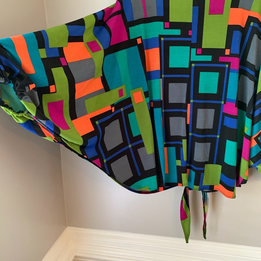 Annalee & Hope Retro Geometric Colorful Block Top - Picture 8 of 11